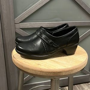 Easy Street slip-op shoes clog with 2” elevated heel